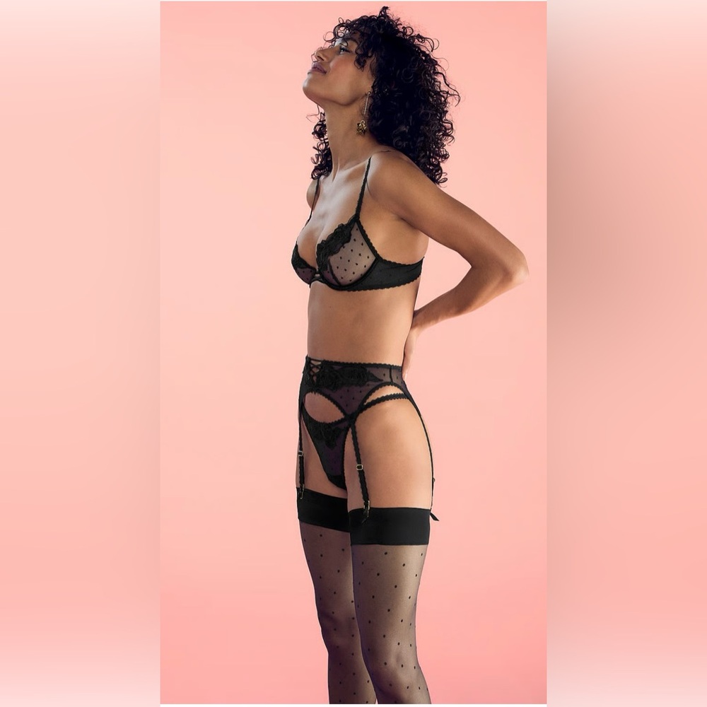 Victoria’s Secret Elegant Black Lace Lingerie medium Garter Belt